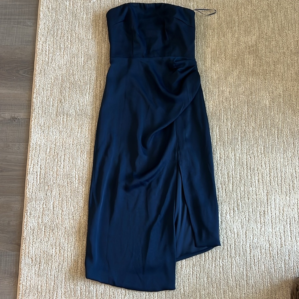 Cushnie navy strapless dress.